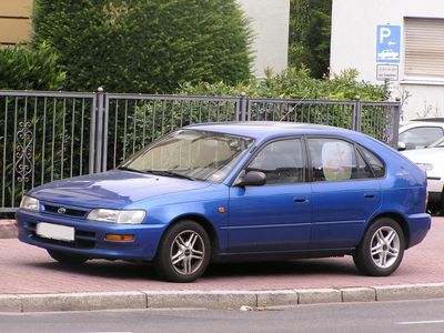 Автостекла Toyota Corolla E100 c установкой в Москве